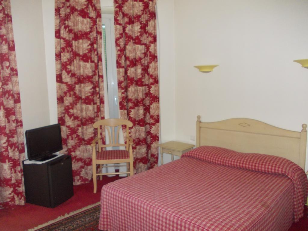 Hotel Marcellin Beaulieu-sur-Mer Habitación foto